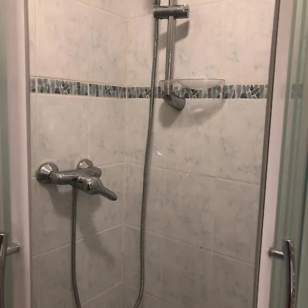 Appartement Situe A Proximite Des Thermes 44 *